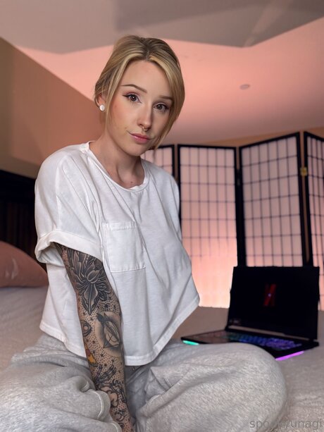 Spookyunagivip actrice adulte photo