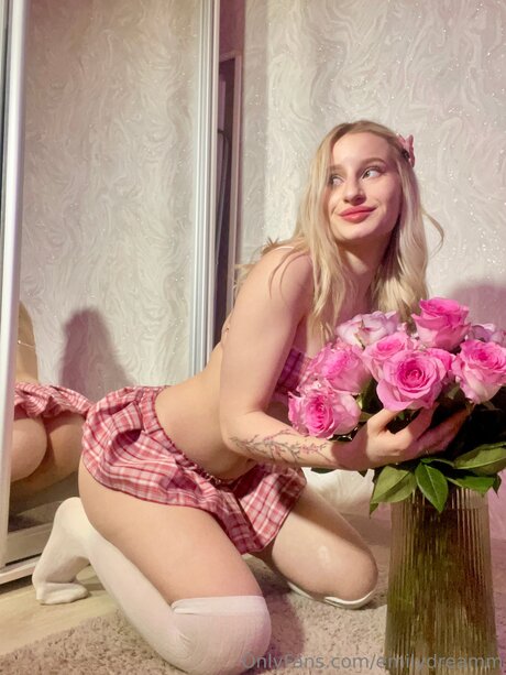 Emilydreamm actrice chaude image