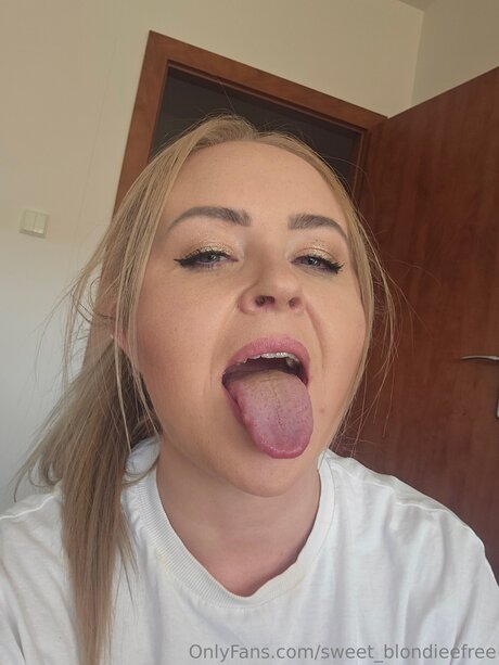 Sweet Blondieefree modèle xxx image