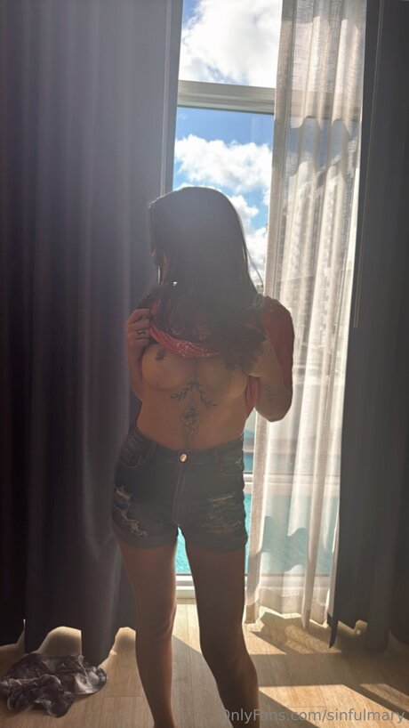 Sinfulmary étoile adulte images