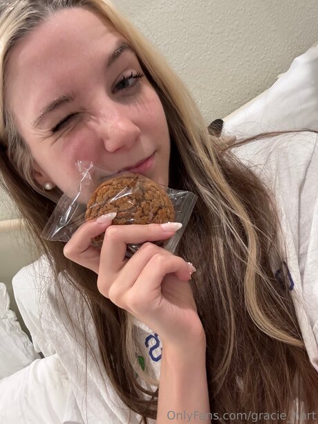 Gracie Hart jolie étoile galeries