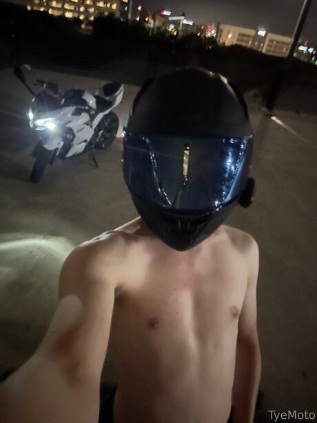 Tyemoto art modèle archive