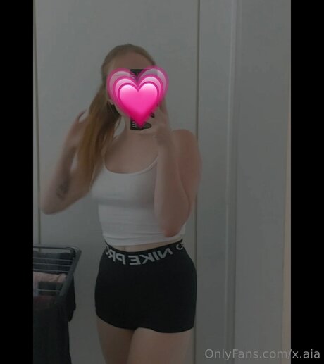 X Aia actrice pornographique photos