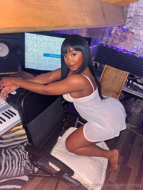 Yoursierrarose actrice sexy photos