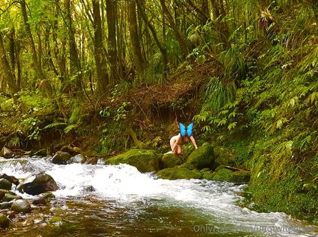 Uhotwifepriya actrice hd des photos