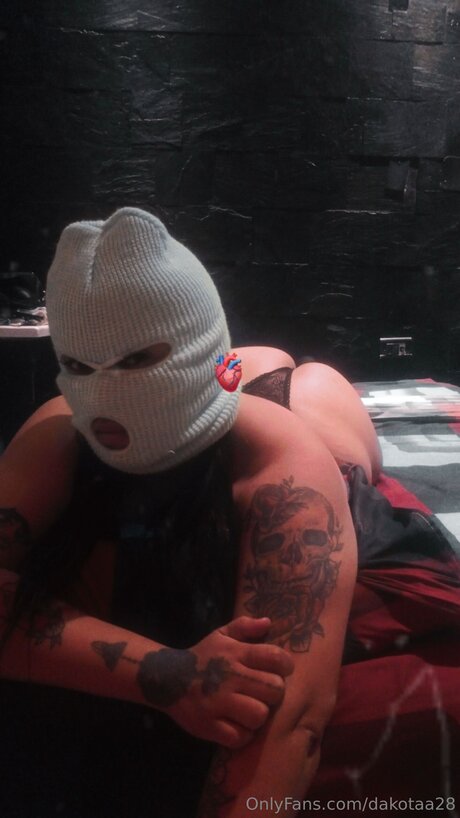 Dakotaa28 star pornographique photos