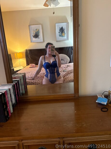 U491224510 star érotique images