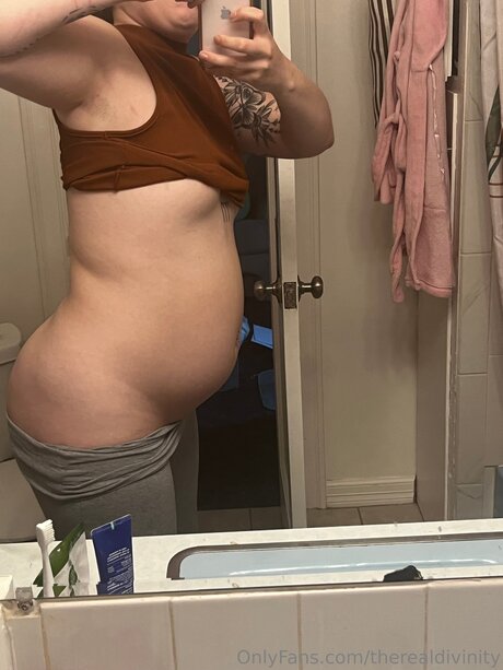 Therealdivinity jolie star du porno photo