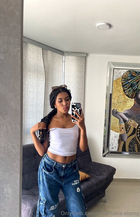 Emanuela Ebony étoile nue des photos