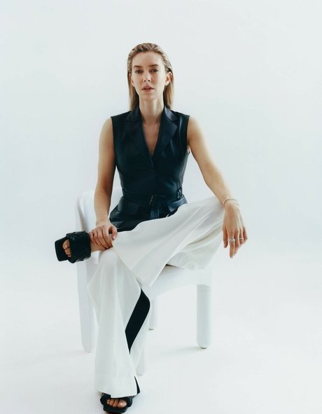 Vanessa Kirby star du porno gratuit galerie