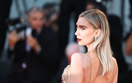 Vanessa Kirby star érotique photos