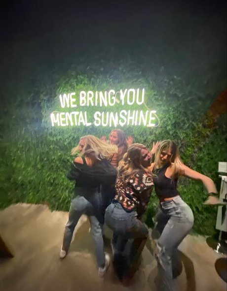 Natalie Decker art de star du porno des photos