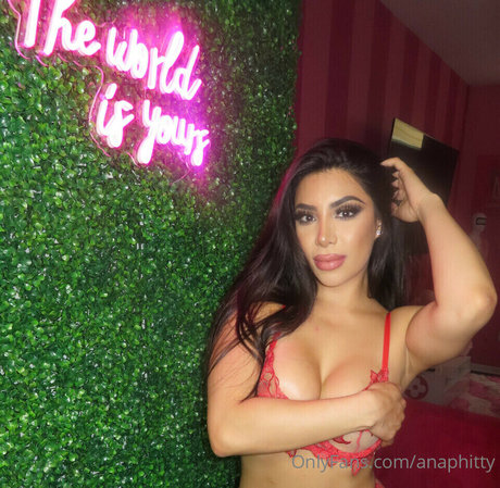 Ana Lozano star du porno nue photos