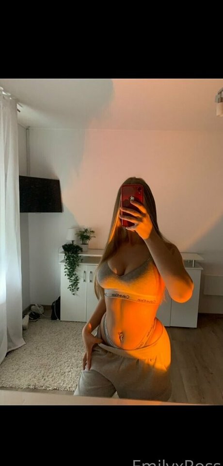 emilyxross star du porno sympa des photos