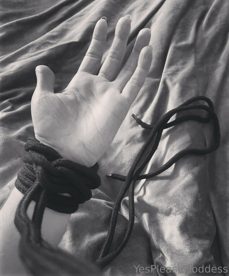 yespleasegoddessof actrice artistique photos