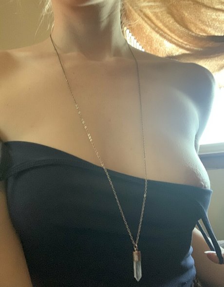 blonde étudiante onlyfans haut nu collection