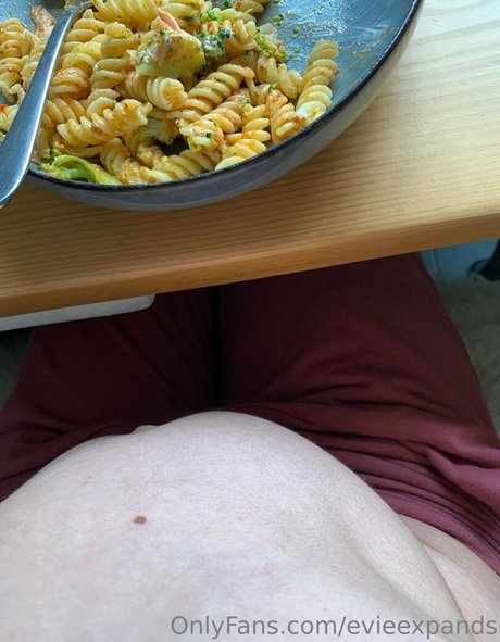 evieexpands modèle pornographique des photos