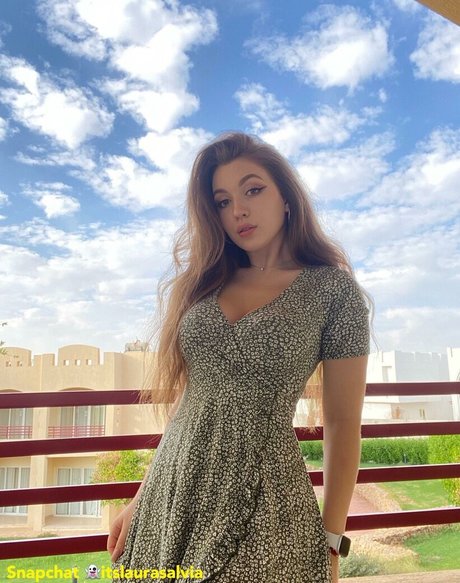 Laura Salvia actrice exclusive archive