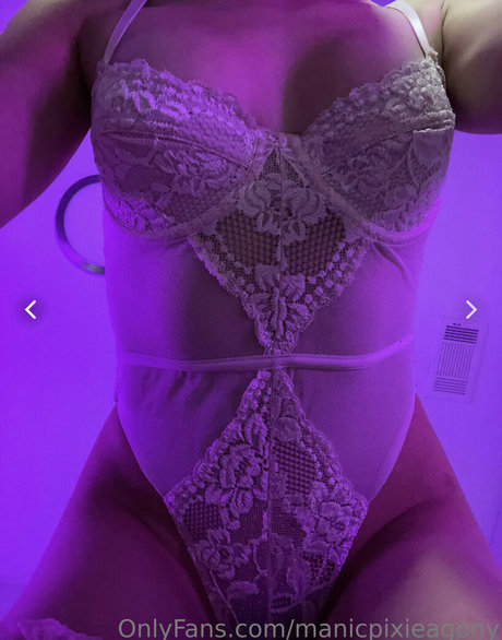 manicpixieagony top star photo