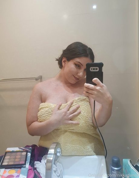 tatouages de gros seins onlyfans pornographique en haute définition photos