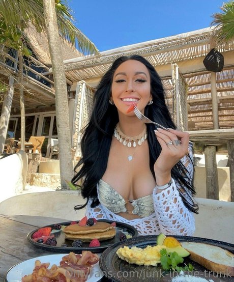 elleventures modèle magnifique des photos