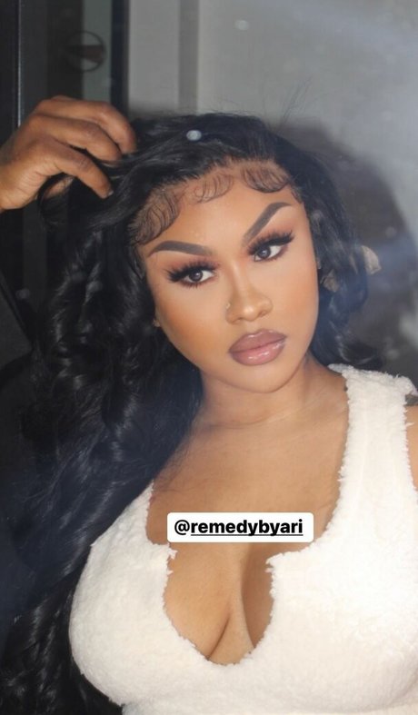 Ari Fletcher étoile érotique photo