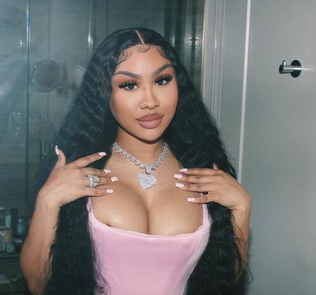 petite blonde onlyfans assez pornographique archive