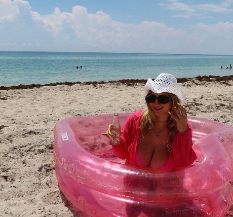 Jolieboero star du sexe photo