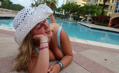 Jolieboero modèle érotique galeries