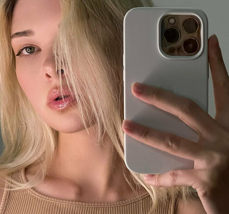 anna ocori modèle joli img