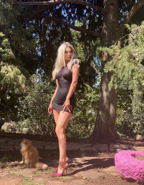 Myriam Klink jolie star du porno archive