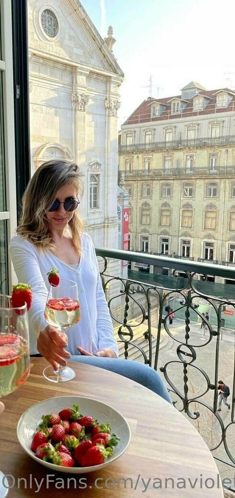 yanaviolet joli modèle des photos