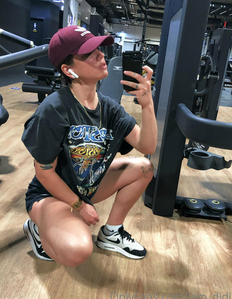 iam didi modèle sexy archive