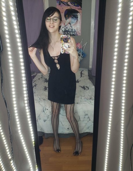 gothravemom actrice chaude photo