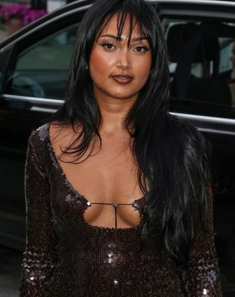 Joy Crookes star érotique images