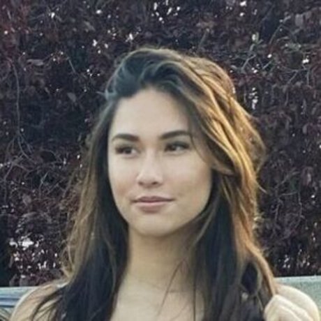 Sarah Decker modèle xxx img