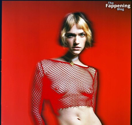 Violett Beane modèle nu galerie