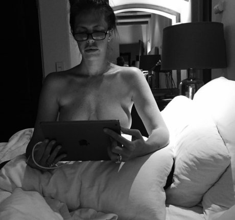 Nikki Cox modèle adulte collection