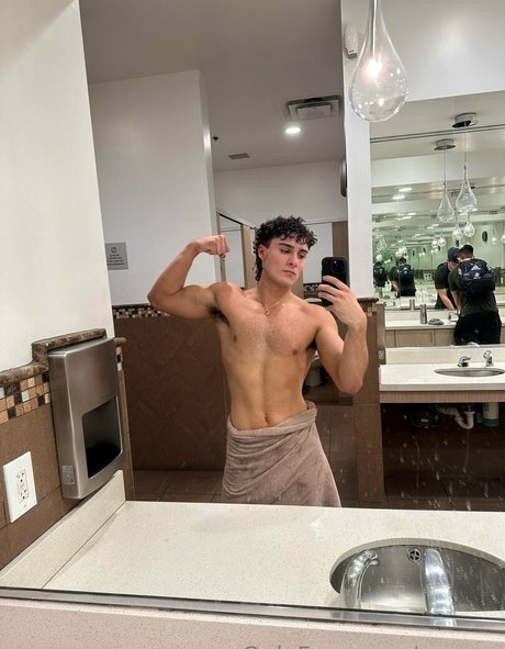 gayvro modèle magnifique photos