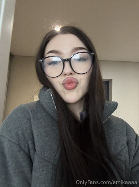 Emikaaaa star du porno en haute qualité img