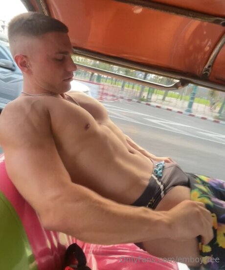 Emboyfree actrice nue image