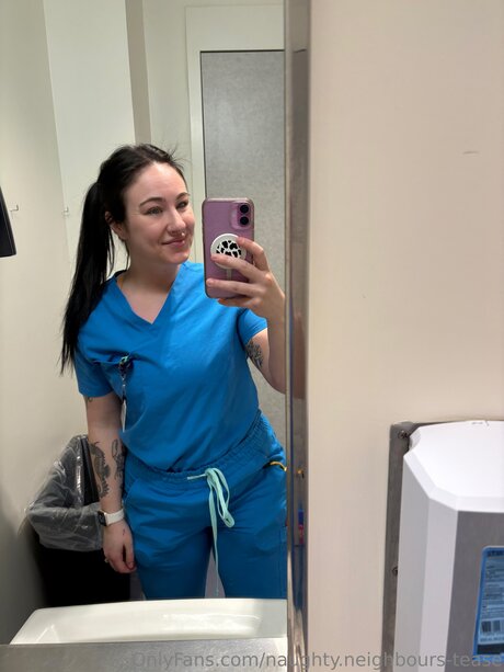 Naughty Neighbours Tease modèles nus photos