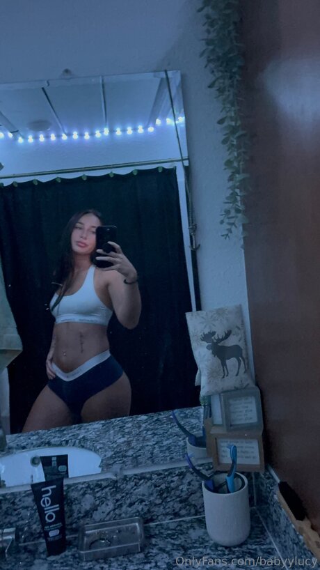 Babyylucy modèles nus galerie