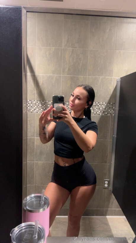 Babyylucy actrice parfaite galeries