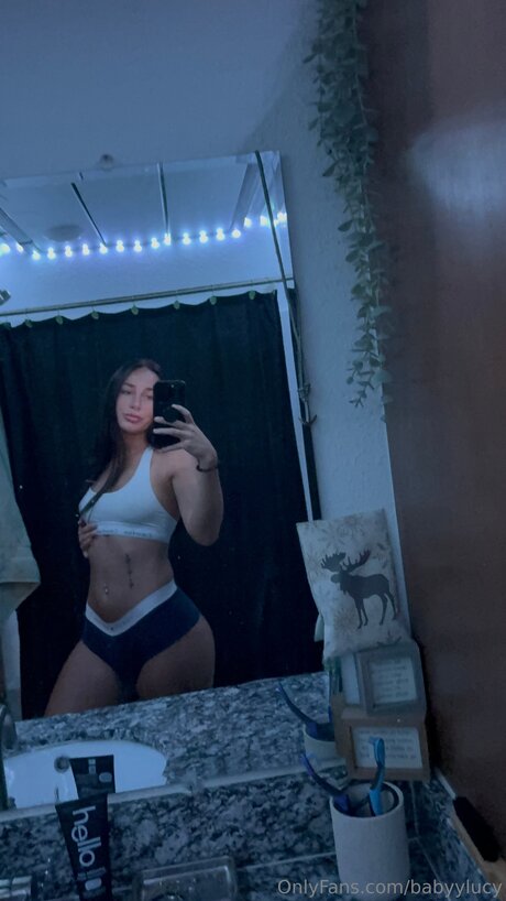 Babyylucy star du porno sexy des photos