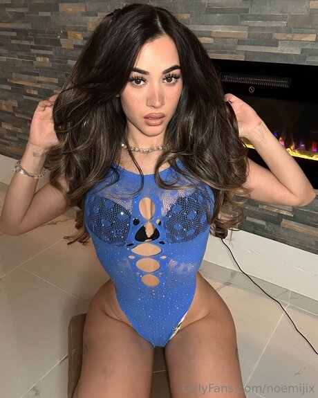 Noemijix modèle porno photo