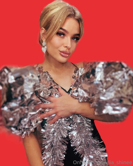 Shine Lia étoile nue image