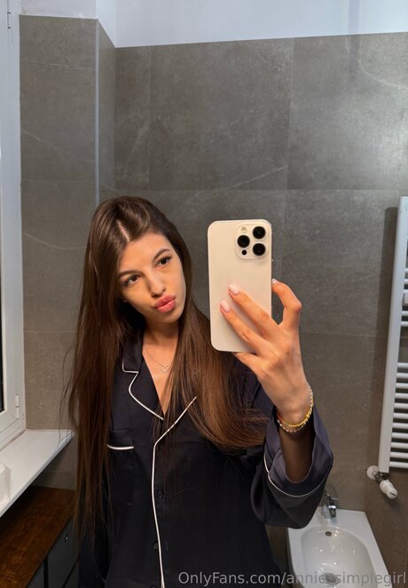 Annie Simplegirl star du porno adulte collection