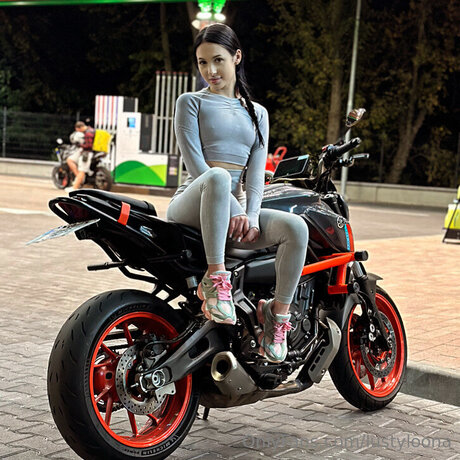 Lustyloona modèle galerie