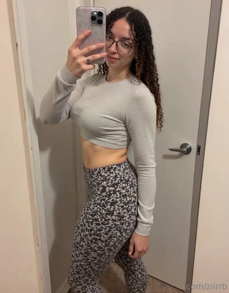 Sunny Bell star du porno adulte collection